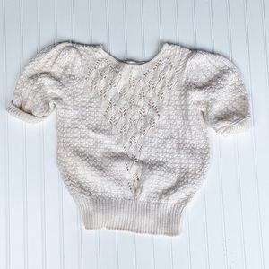 Vintage knit sweater with full shoulder